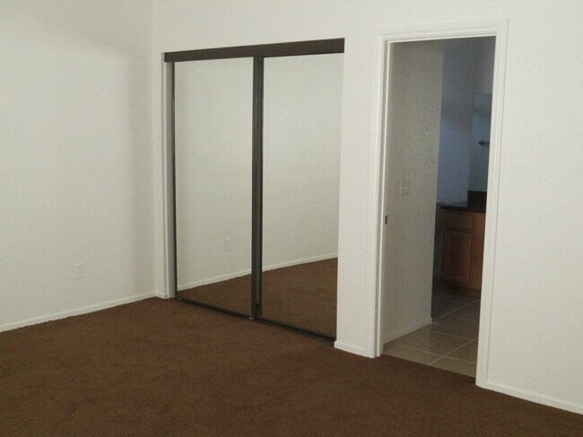 Building Photo - ( ( ( Coming Soon ) ) )  3 bed 2.5 bath La...