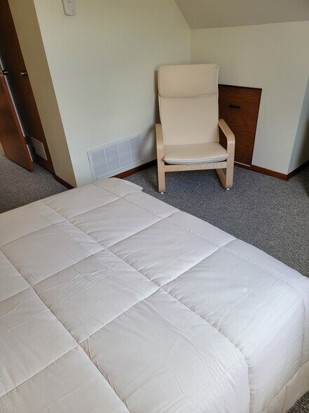 Bedroom - 5517 Claybourne St