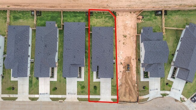 Building Photo - 18010 Whitetail Run Ln