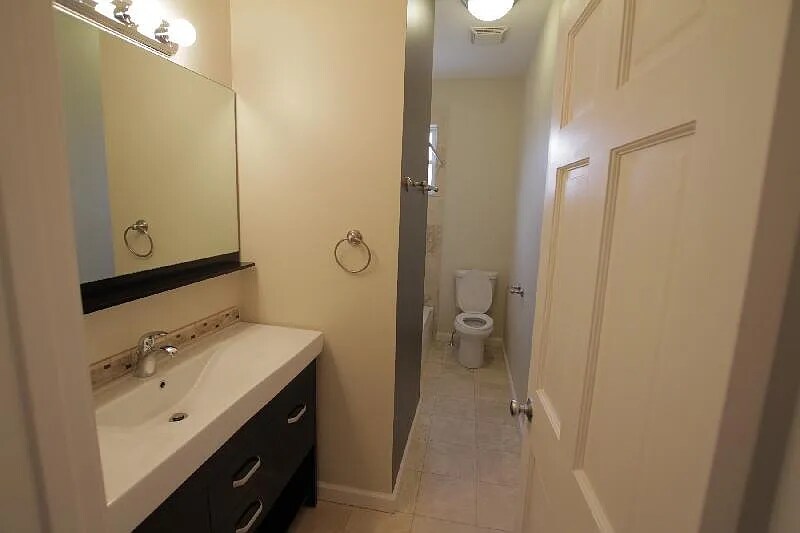 Building Photo - 17 Ashley St