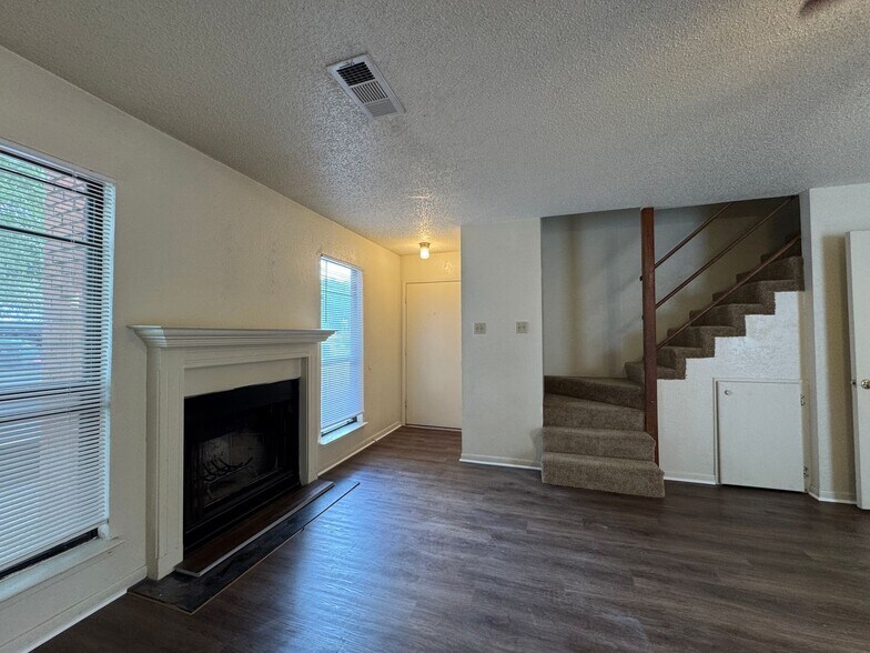 Building Photo - 3407 Victoria Cir