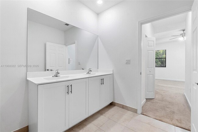 Building Photo - 1541 SW 28th St