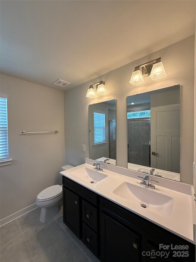 Building Photo - 422 Serenity Cir