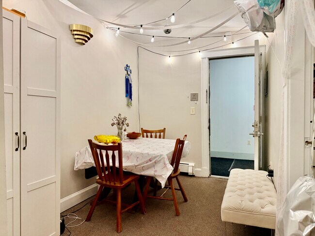 Building Photo - 833-835 Beacon St. Unit B