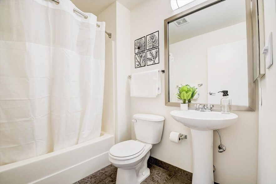 Building Photo - 50 N Illinois St