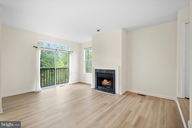 Building Photo - 44226 Mossy Brook Square