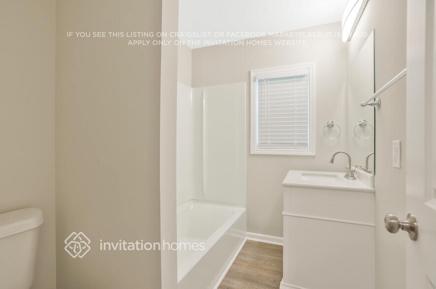 Building Photo - 2354 Beverly Ln