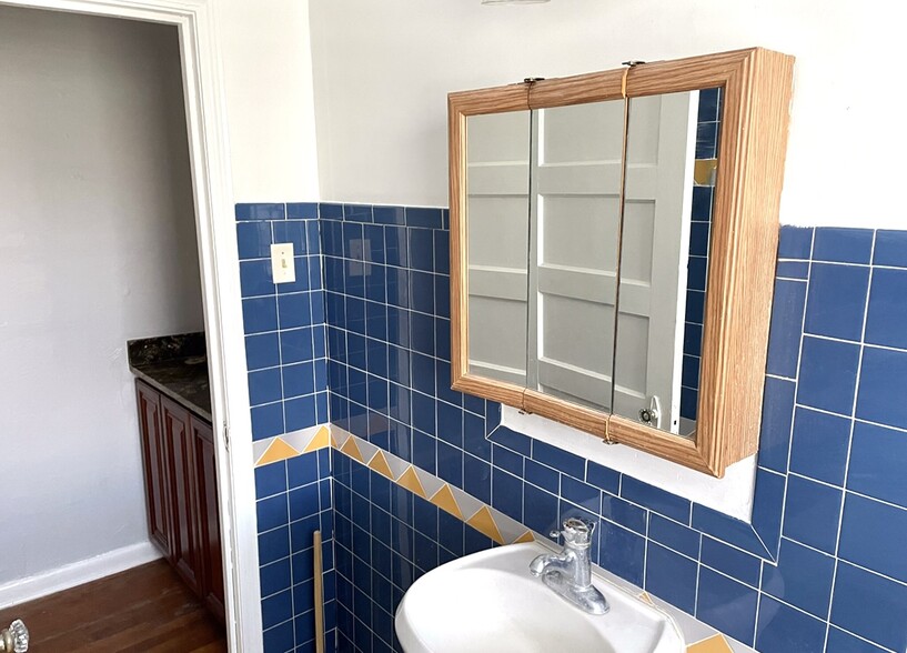 Bath - 427 Eleanor Ave