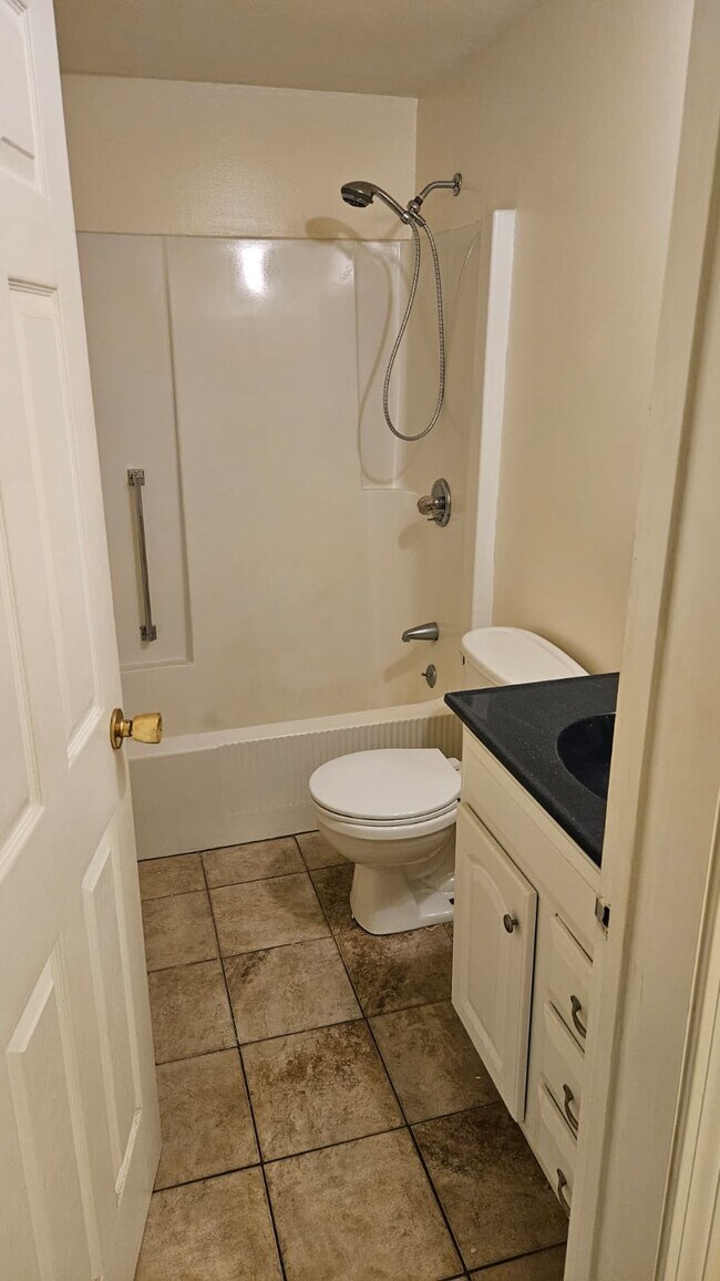 Building Photo - 165 Alice St