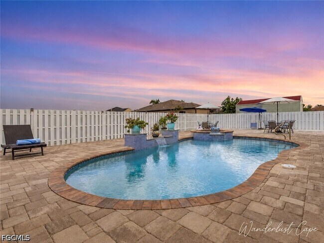 Building Photo - 4413 SW 10th Ave