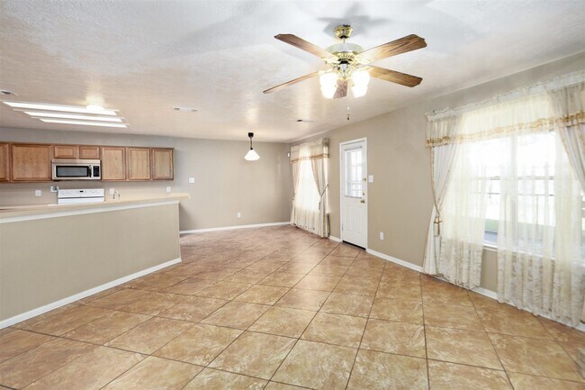 Building Photo - 16350 Mellow Oaks Ln