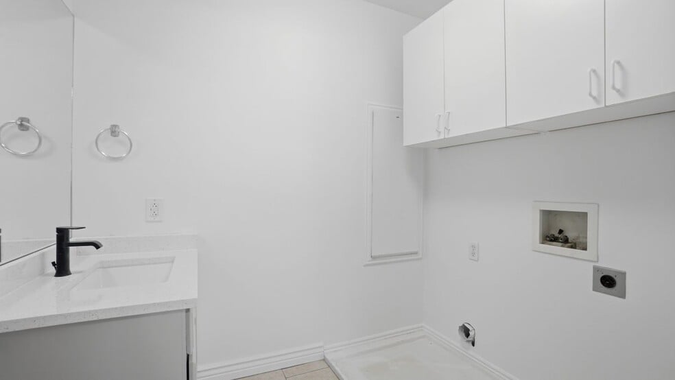 Building Photo - 1176 E 660 N