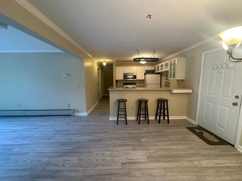 Kitchen (taken from dining room) - 380 Hildred Dr