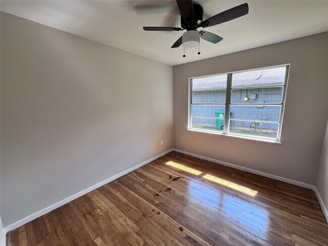 Building Photo - 5742 Flamingo Dr