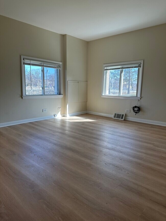 Building Photo - 16664 Aptakisic Rd