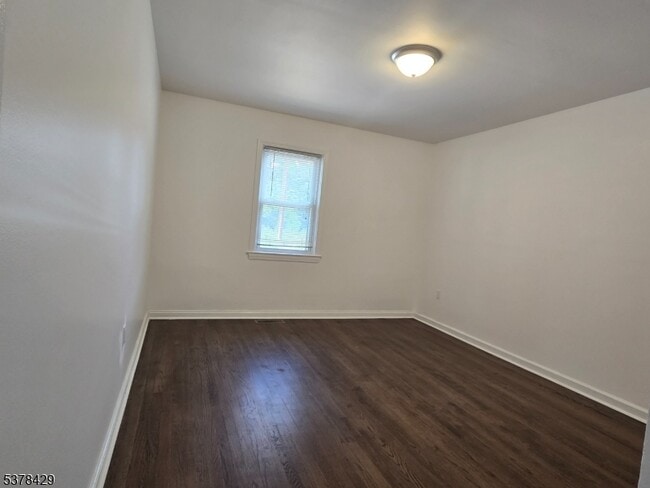 Building Photo - 128 1st St