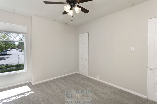 Building Photo - Charming 3 Bedroom Craftsman Home Available in SE Portland!