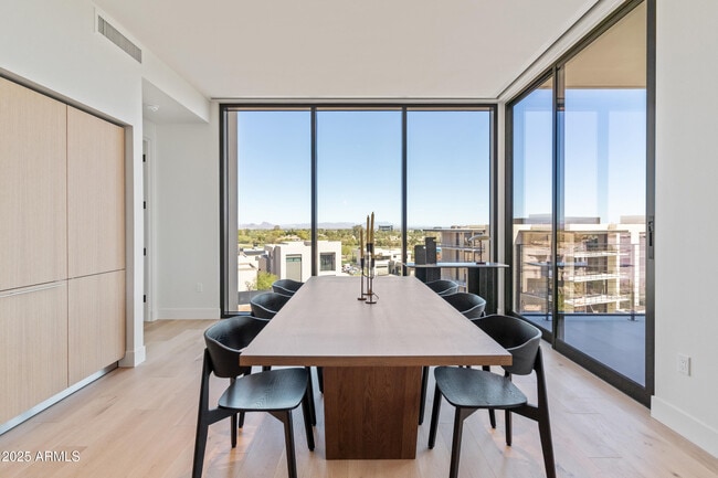 Building Photo - 5000 N Camelback Rdg Dr