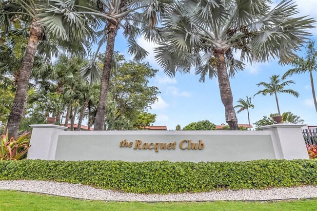 Building Photo - 805 W Oakland Park Blvd