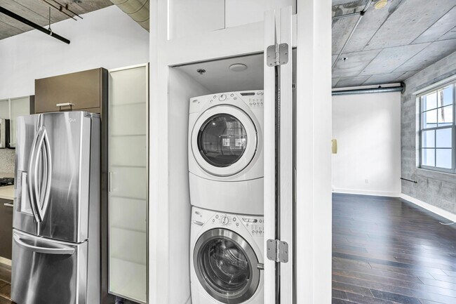 Building Photo - 411 NW 1st Ave