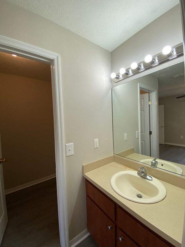 Building Photo - Cannot be shown until MAY!!!Great Home in quiet Belleview Neighborhood 3/2/1 - ***Won't Last***