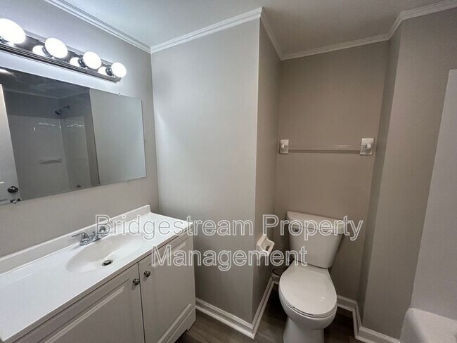 Building Photo - 441 N Broadway St