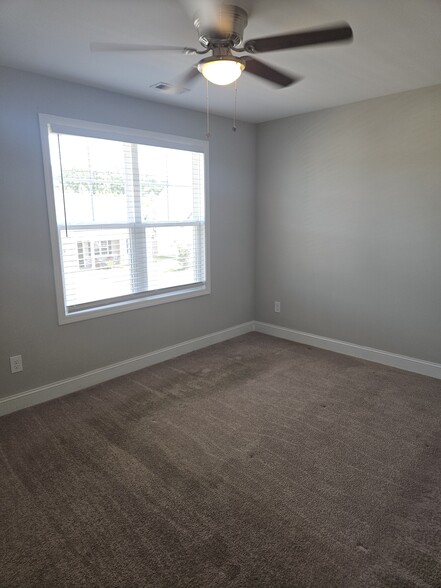 Building Photo - 2123 Blue Bonnet Cir