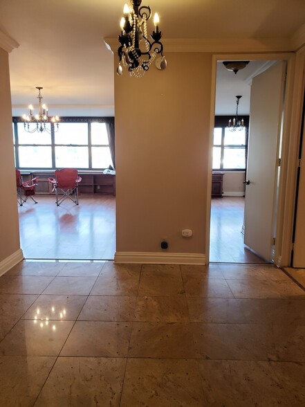 Dining Room - 7002 Boulevard E