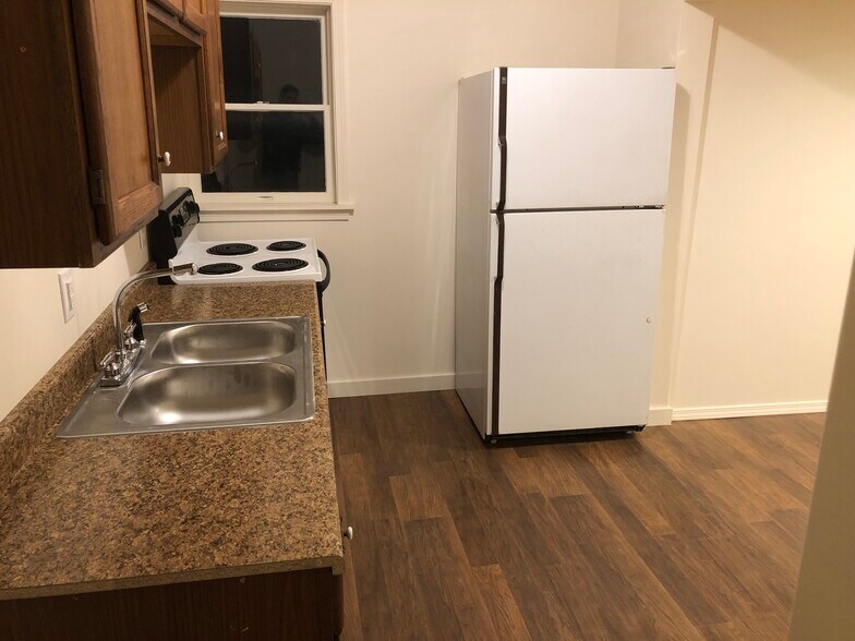 Building Photo - 307 Gilmore Ave