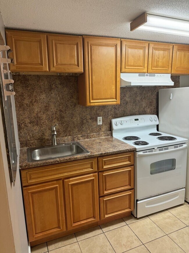 Building Photo - One bedroom Southwick Ma U-13