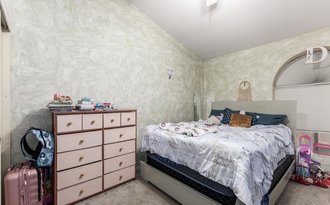 Building Photo - Townes at South Park