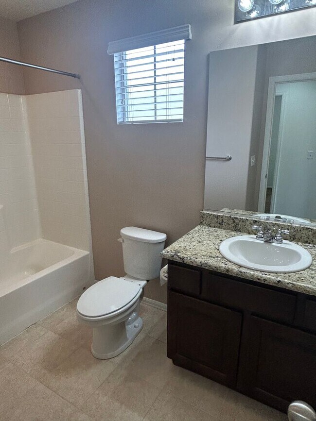 Building Photo - Beautiful 3 Bed 2.5 Bath - 2 Story Home in...