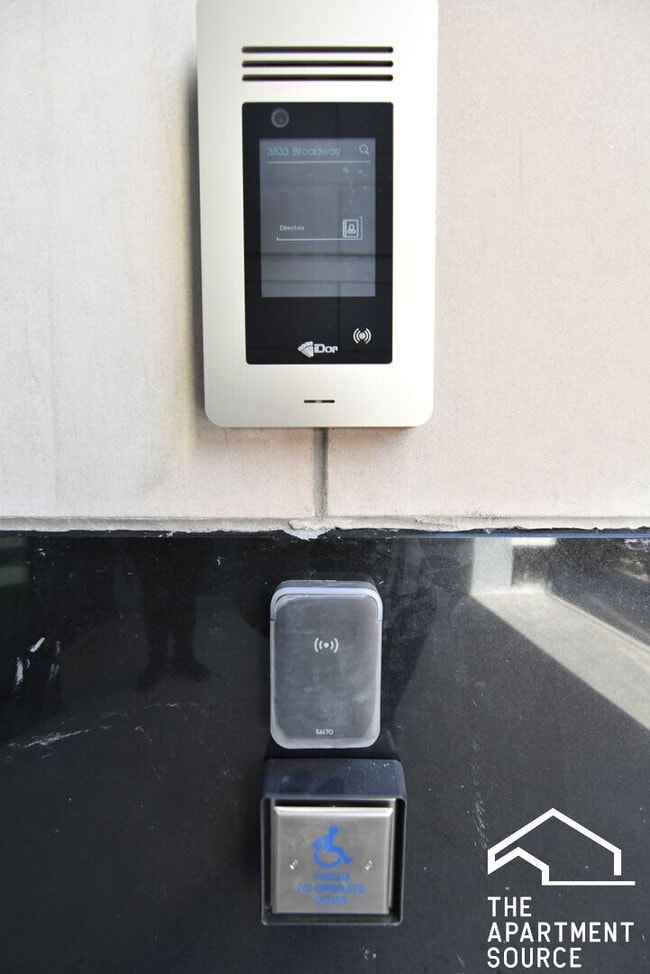 Building Photo - 3833 N Broadway