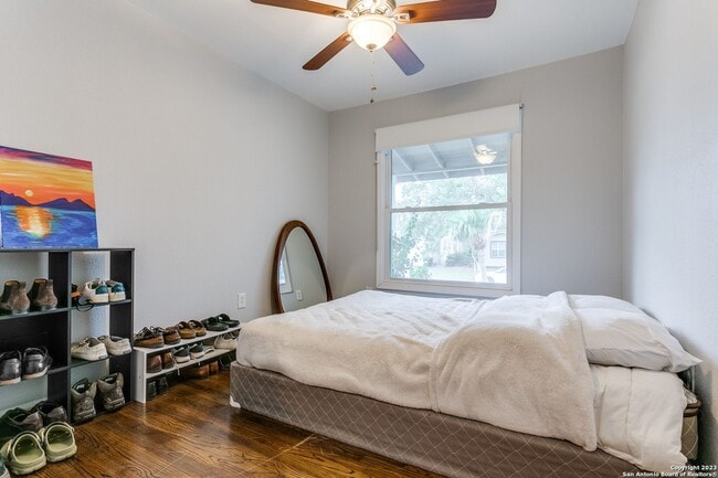 Building Photo - CHARMING 4-BEDROOM IN WILSHIRE VILLAGE