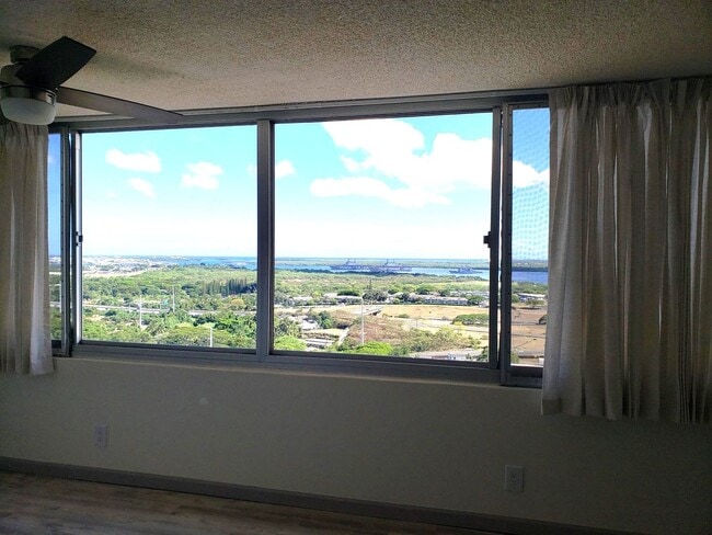 Building Photo - 1060 Kamehameha Hwy