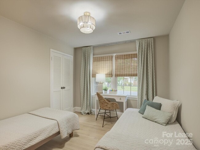 Building Photo - 2016 Wedgedale Dr