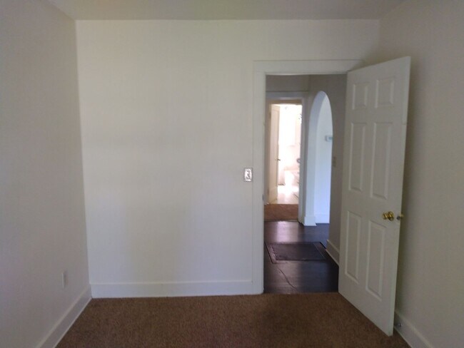Building Photo - 712e16
