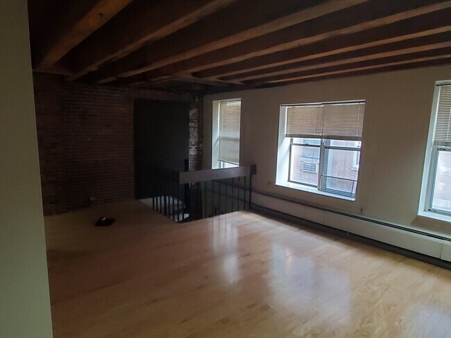 Building Photo - 57 Fulton St