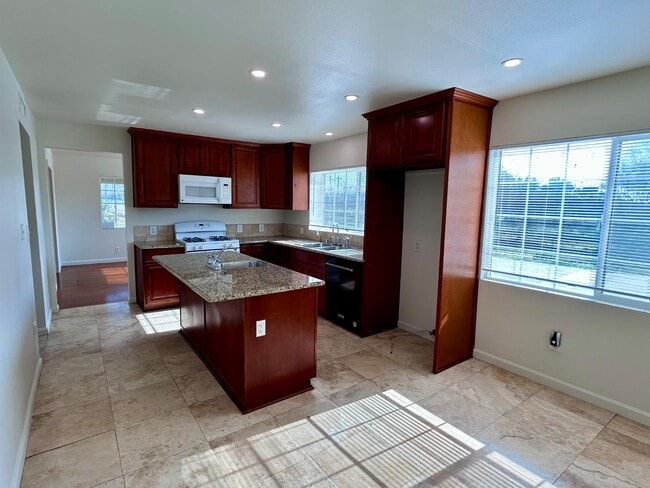 Building Photo - 10433 S Bethel Ave