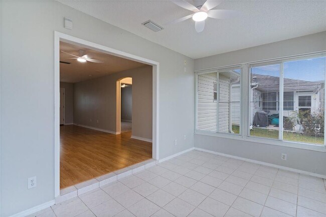 Building Photo - 807 Ramos Dr