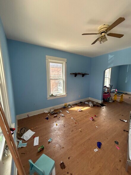 Building Photo - 2345 Iowa St