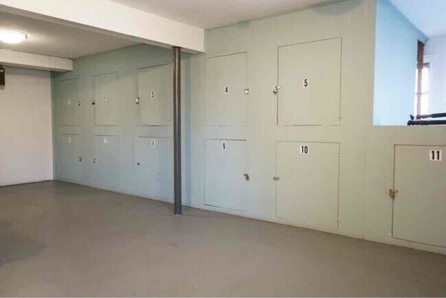 Building Photo - B3 Colonial Dr