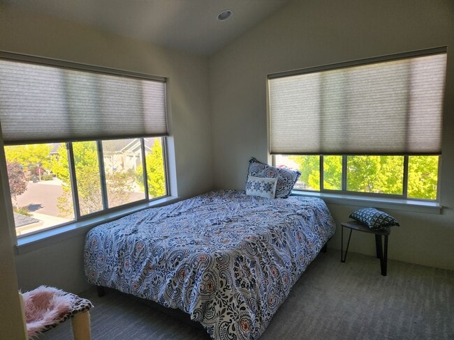 Building Photo - COMING SOON - Lovely Talent home - Can be ...
