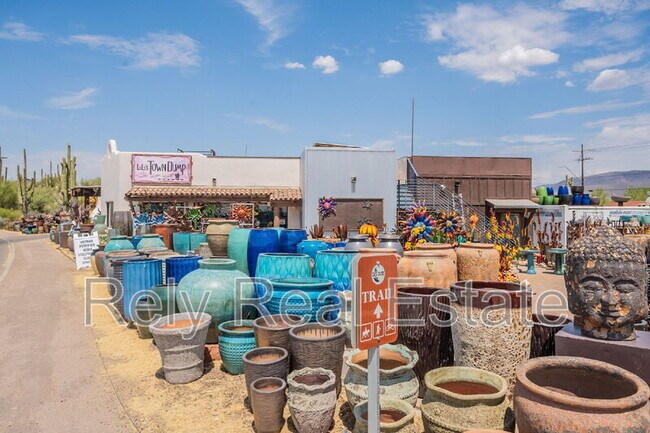 Building Photo - 6050 E Hidden Valley Dr