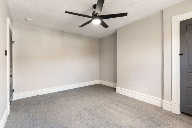 Building Photo - 3 bed 1.5 bath - freshly updated top to bottom, dishwasher, laundry, off street parking