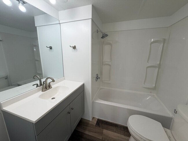 Building Photo - 102 Lantern Pl
