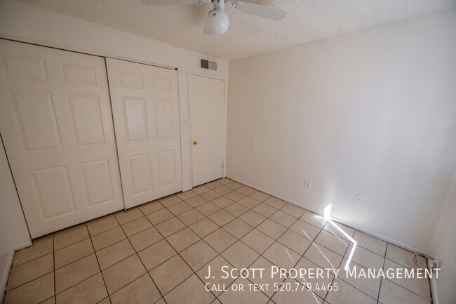 Building Photo - 6528 W Windsor Ave