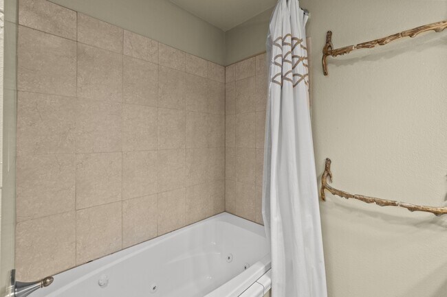 Building Photo - 307 Heath Dr
