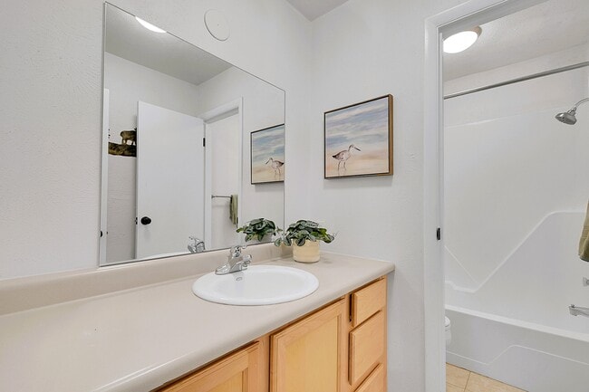 Building Photo - 28585 Evergreen Manor Dr