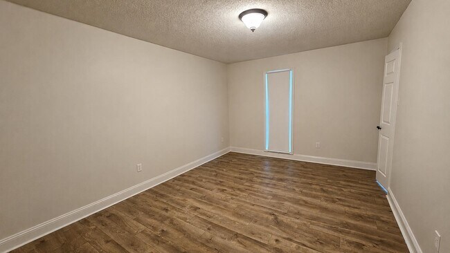 Building Photo - 89 Ericson Rd